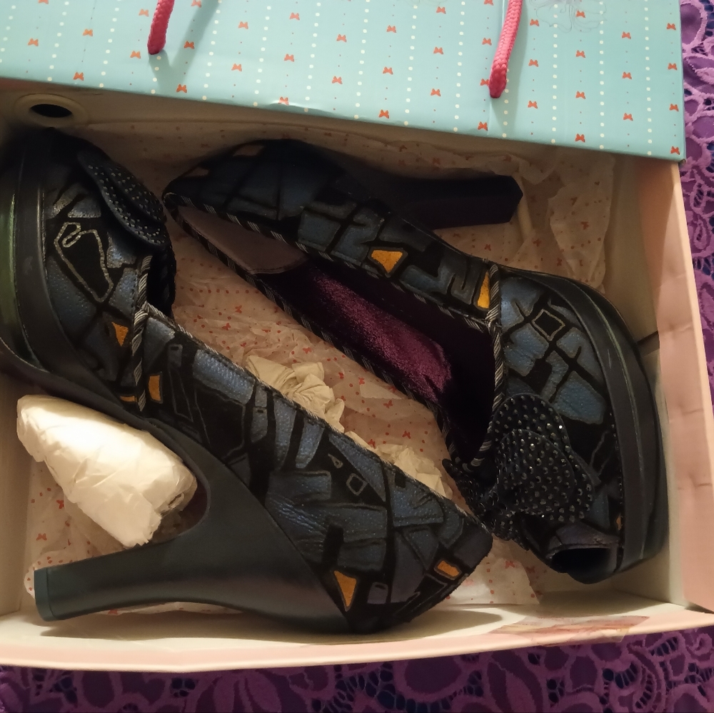 Poetic Licence Heels - Picture 4 of 5